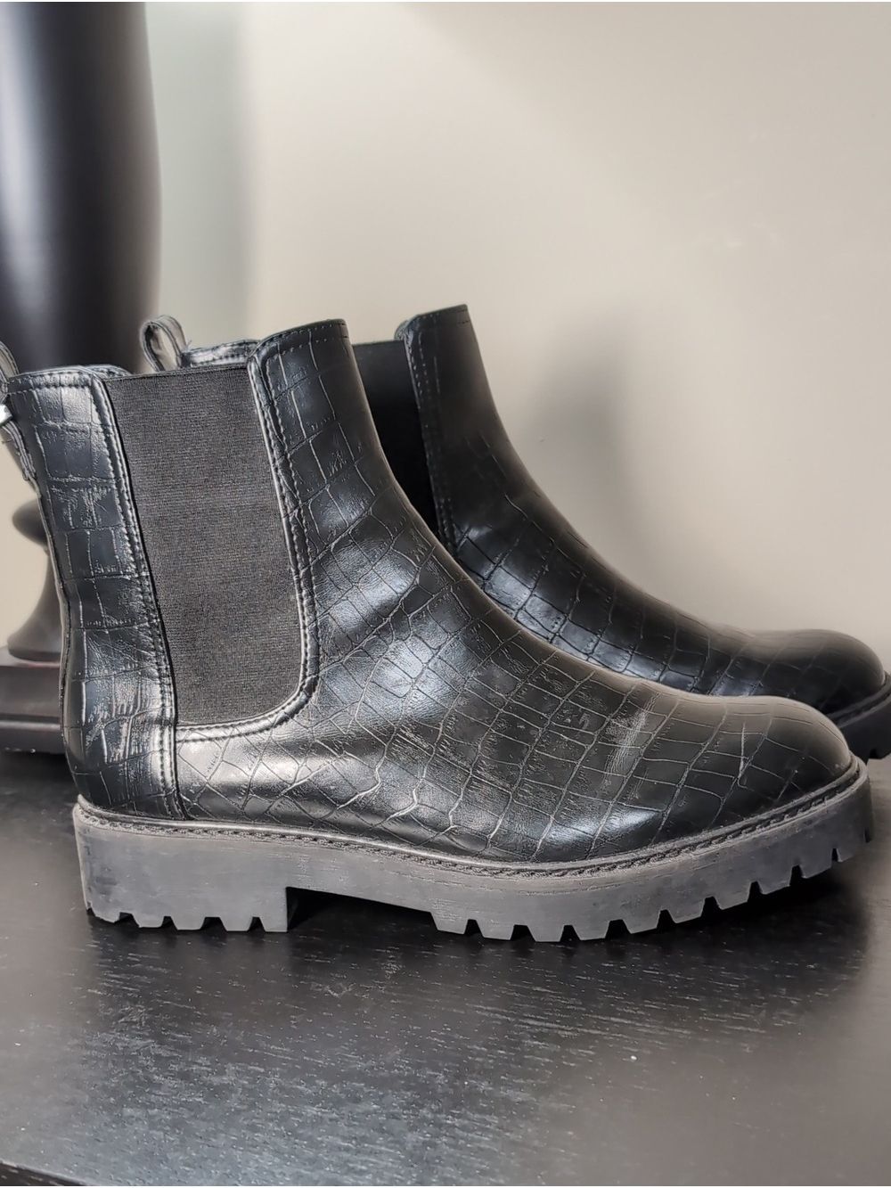 Kenneth Cole  Shannon Lug Boot Size 11